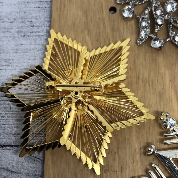 Bundle lot 3 vintage rhinestone statement brooches Monet and more - Picture 6 of 11